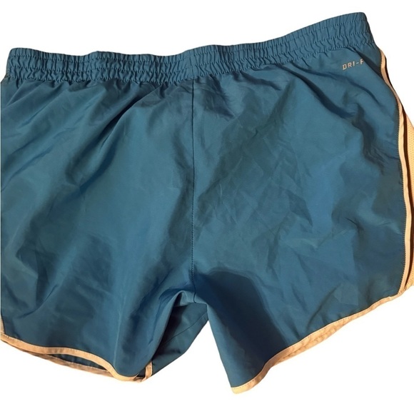 Nike women short size M - Picture 3 of 5